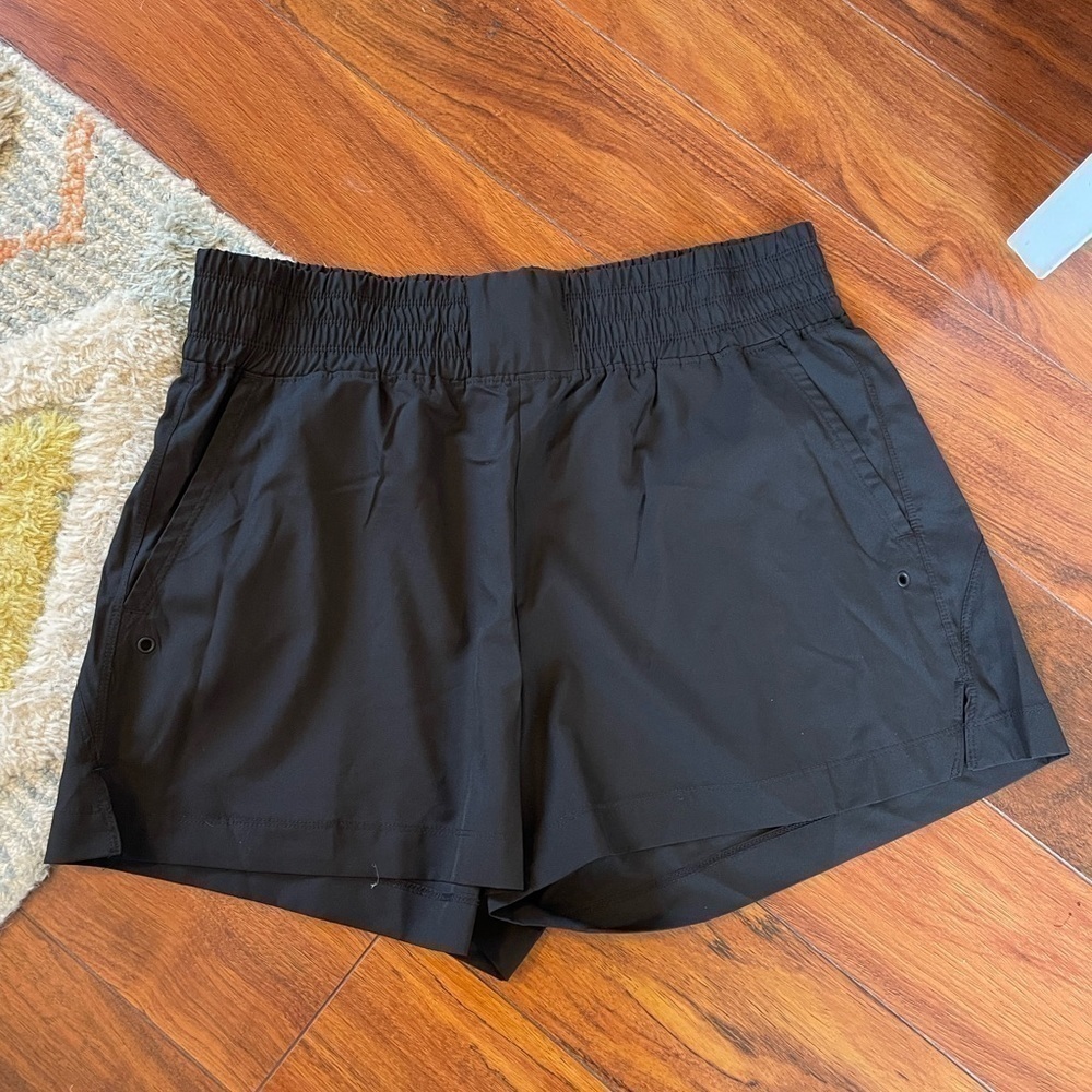 *NWOT* Women's Old Navy Active Wear Shorts Sz. L